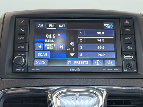 Used 2015 Chrysler Town & Country Limited Platinum FWD image 24