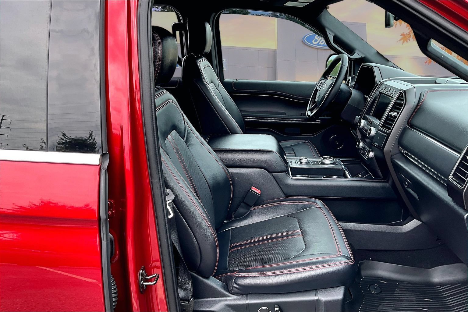Used 2019 Ford Expedition Limited w/ Equipment Group 303A AWD/4WD image 30