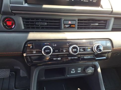 Used 2024 Honda Pilot TrailSport image 19
