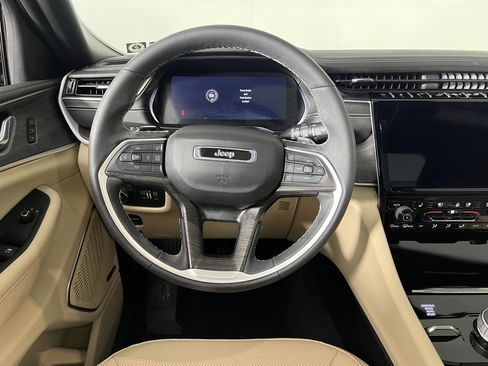 Certified 2024 Jeep Grand Cherokee Limited w/ Luxury Tech Group II image 12