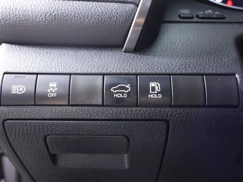 Used 2019 Toyota Camry LE FWD image 10