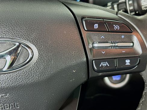 Used 2022 Hyundai Kona Limited image 14