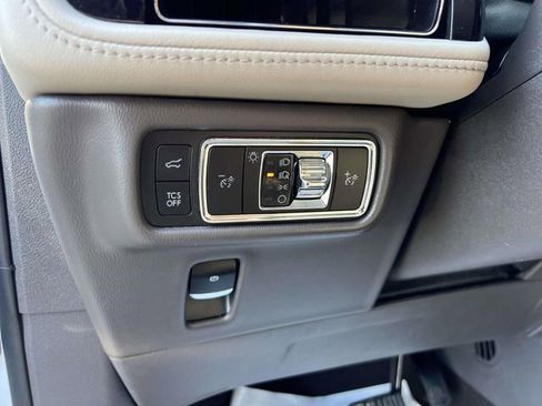 Certified 2023 Lincoln Nautilus Reserve image 20