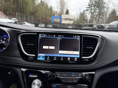 New 2026 Chrysler Pacifica Select w/ S Appearance Package image 24