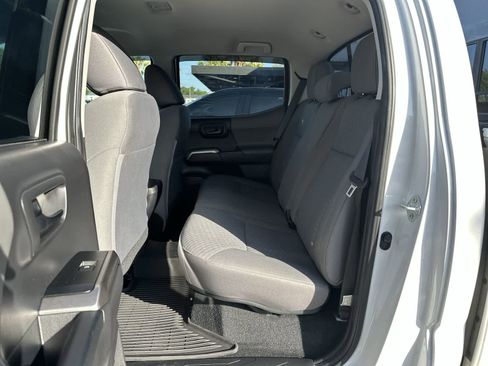 Used 2022 Toyota Tacoma SR5 w/ Technology Package RWD image 4