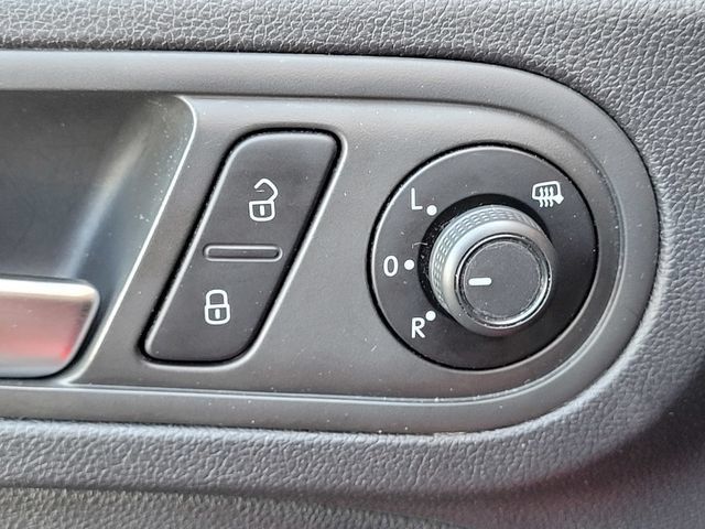 Used 2018 Volkswagen Beetle 2.0T S FWD image 17