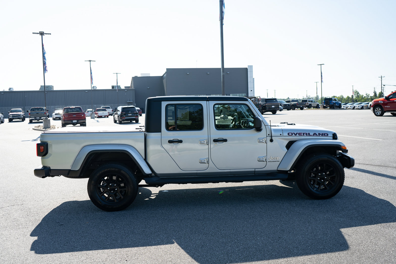 Used 2023 Jeep Gladiator Overland AWD/4WD image 11