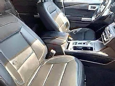 Used 2024 Ford Explorer XLT w/ Equipment Group 202A RWD image 9