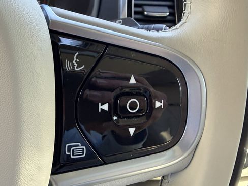 Certified 2022 Volvo XC90 T5 Momentum image 29