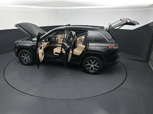 Used 2024 Jeep Grand Cherokee Limited w/ Trailer Tow Package AWD/4WD image 27