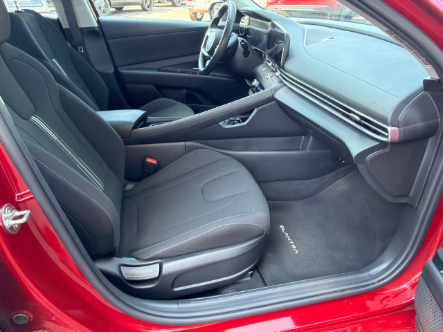 Used 2024 Hyundai Elantra SEL w/ Convenience Package FWD image 13
