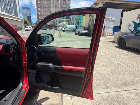 Used 2019 Toyota Tacoma SR5 RWD image 10