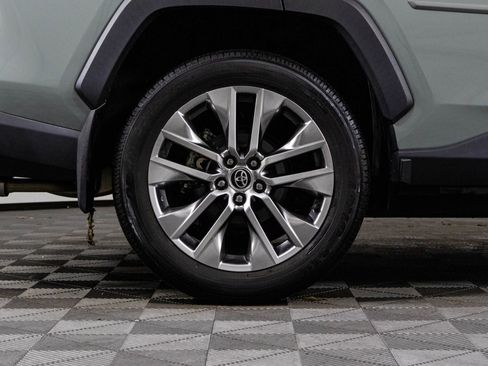 Used 2021 Toyota RAV4 XLE Premium image 44