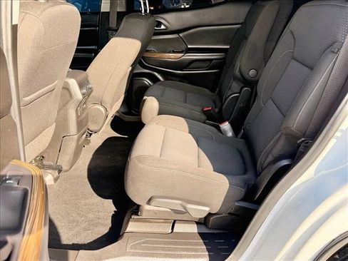 Used 2021 GMC Acadia SLE w/ Driver Convenience Package image 7