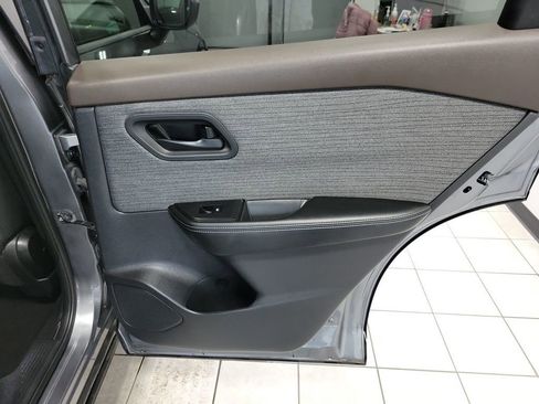 Used 2021 Nissan Rogue S image 25