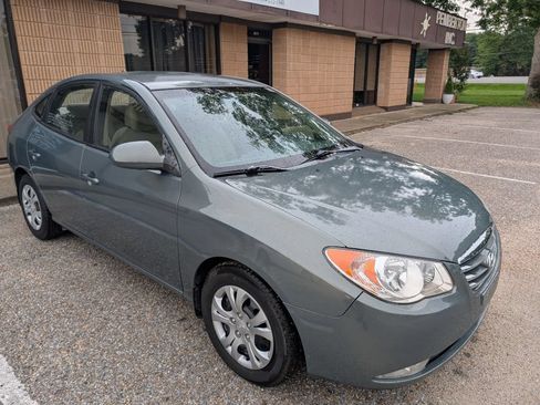 Used 2010 Hyundai Elantra GLS FWD image 1