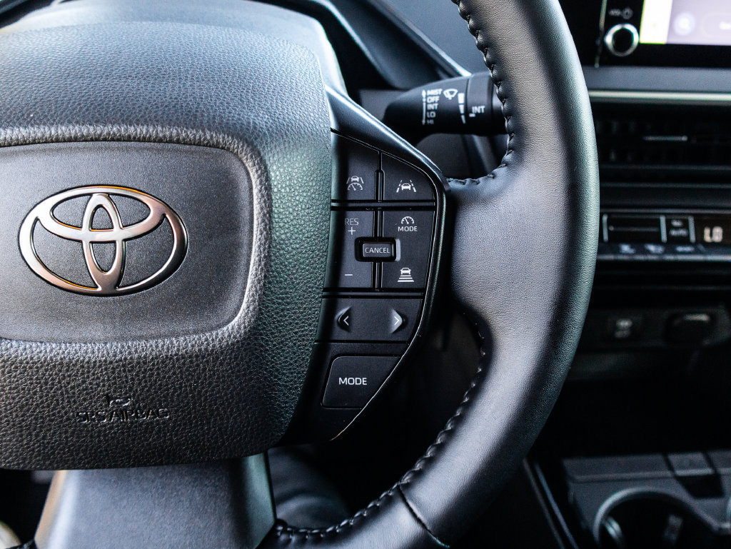 Used 2026 Toyota Prius LE AWD/4WD image 29