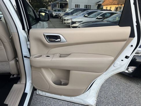 Used 2015 Nissan Pathfinder Platinum AWD/4WD image 14