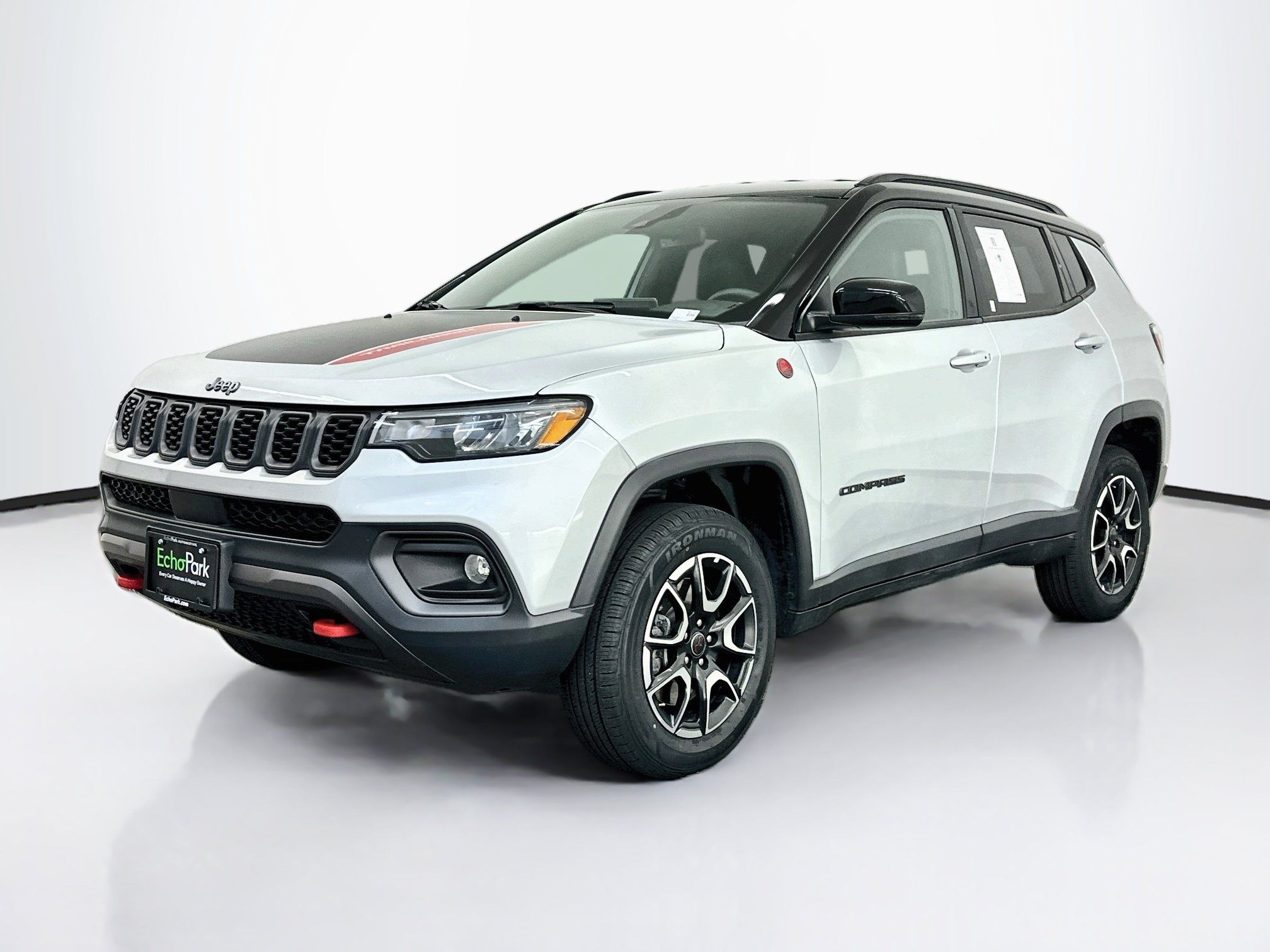 Used 2025 Jeep Compass Trailhawk AWD/4WD image 3