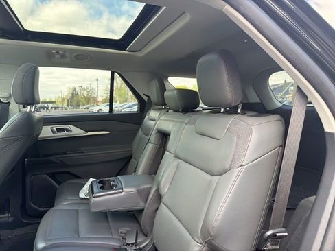 Used 2025 Ford Explorer Active w/ Active Comfort Package AWD/4WD image 9