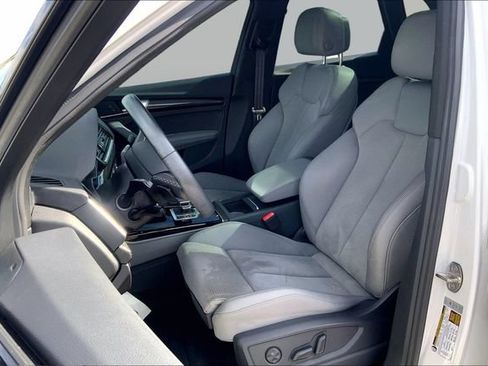 Used 2024 Audi SQ5 Prestige w/ Prestige Package AWD/4WD image 17