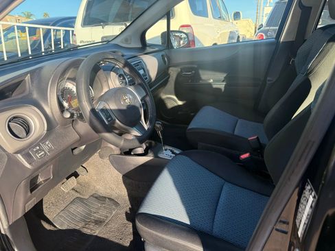 Used 2012 Toyota Yaris SE image 11