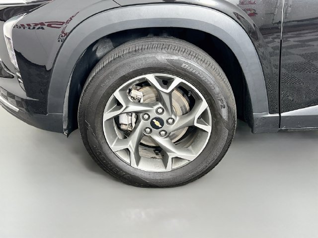 Used 2025 Chevrolet Trax LT FWD image 25