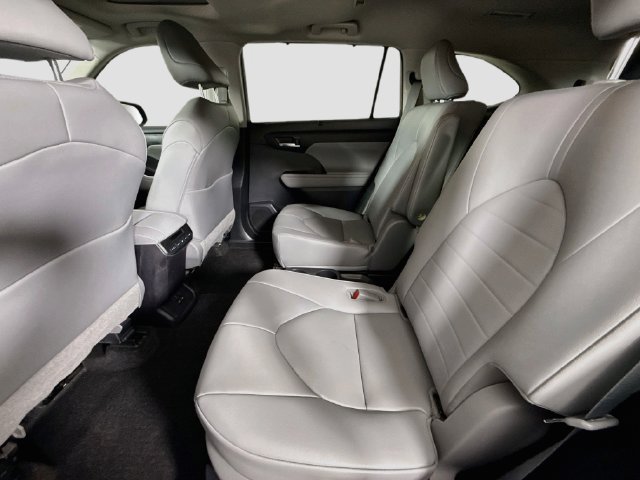 Used 2023 Toyota Highlander XLE AWD/4WD image 24