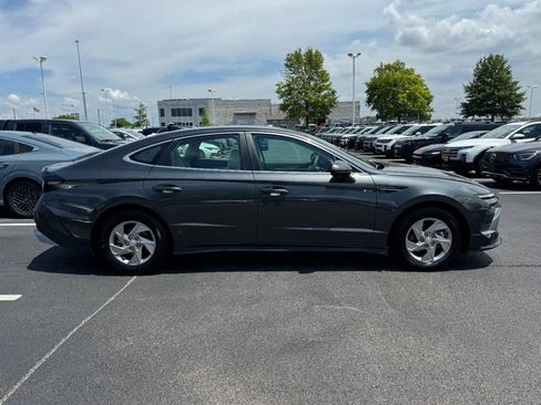 Used 2025 Hyundai Sonata SE FWD image 2