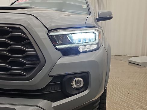 Used 2021 Toyota Tacoma TRD Sport w/ Technology Package AWD/4WD image 27