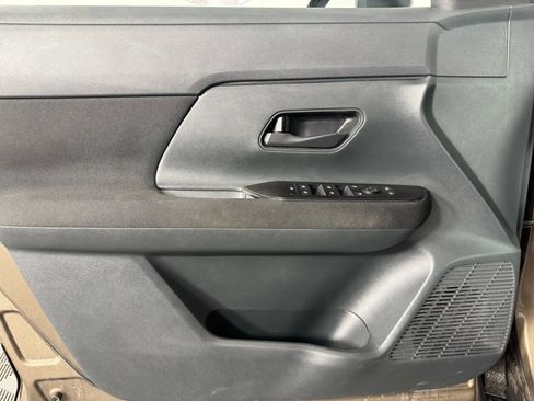Used 2025 Nissan Kicks S AWD/4WD image 34