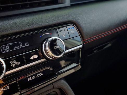 Used 2025 Honda Pilot Black Edition image 25