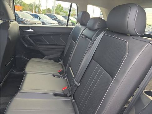 Used 2024 Volkswagen Tiguan SE FWD image 11