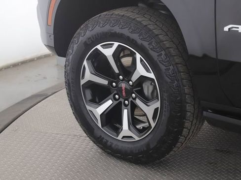 Used 2025 GMC Yukon AT4 w/ AT4 Premium Plus Package AWD/4WD image 13