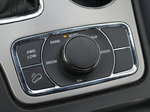 Used 2021 Jeep Grand Cherokee Limited w/ Trailer Tow Group IV image 14