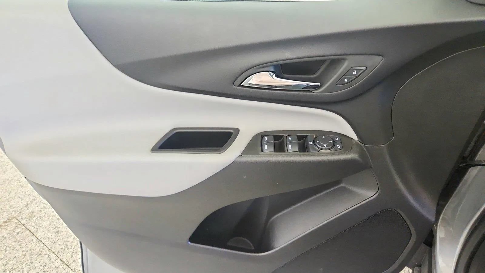 Used 2023 Chevrolet Equinox LS FWD image 23