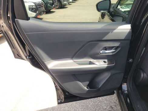Used 2025 Nissan Kicks SV FWD image 12