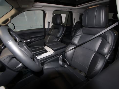 New 2026 Lincoln Navigator Reserve AWD/4WD image 3