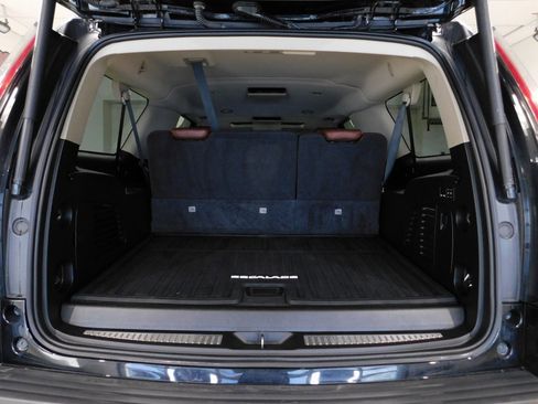 Used 2019 Cadillac Escalade ESV Luxury image 85