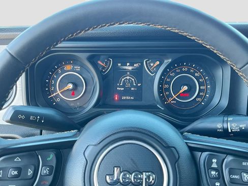 Used 2025 Jeep Wrangler Willys image 12