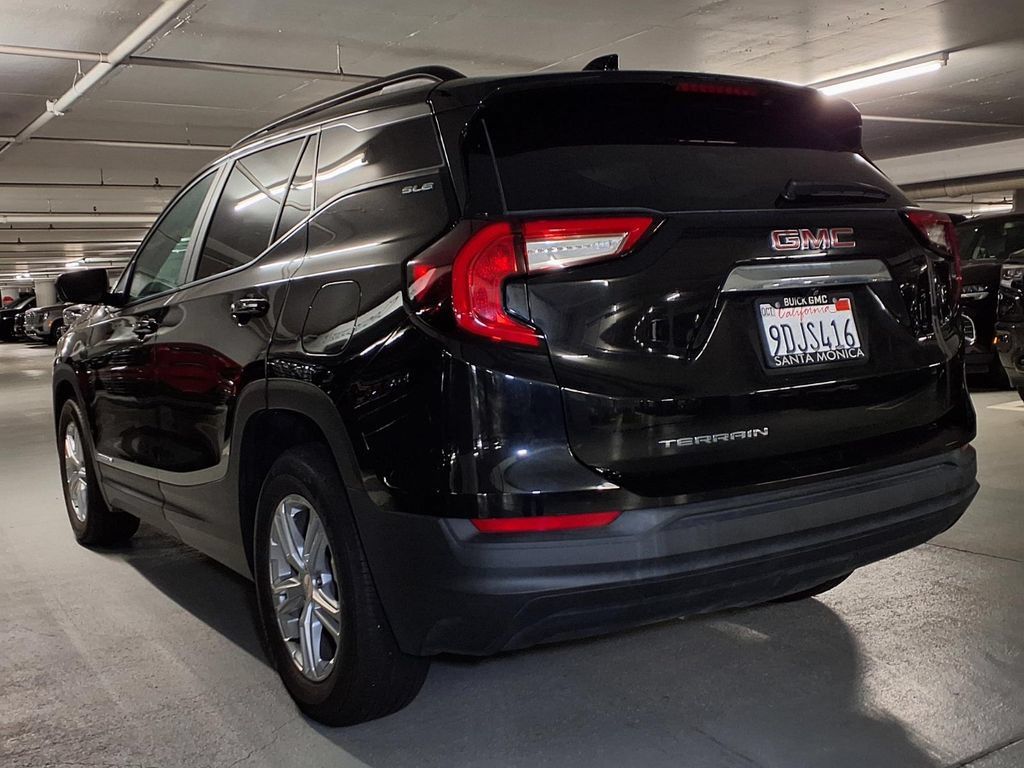 Certified 2022 GMC Terrain SLE w/ Driver Convenience Package FWD image 3