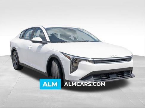 Used 2025 Kia K4 FWD image 1