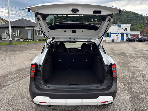 Used 2025 Nissan Kicks SV AWD/4WD image 14