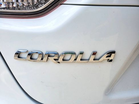 Used 2021 Toyota Corolla LE FWD image 12