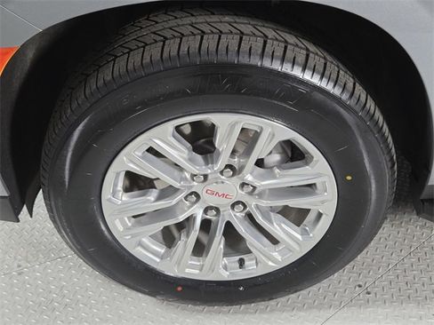 Used 2024 GMC Yukon SLT image 9