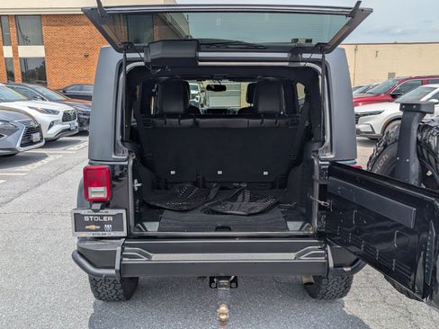 Used 2016 Jeep Wrangler Unlimited Sahara AWD/4WD image 13