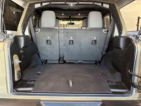 Used 2025 Jeep Wrangler Sport image 31