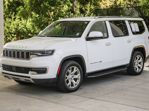 Used 2022 Jeep Wagoneer Series II RWD image 3