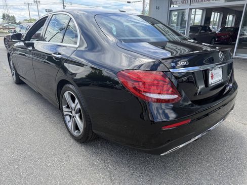 Used 2017 Mercedes-Benz E 300 4MATIC image 5