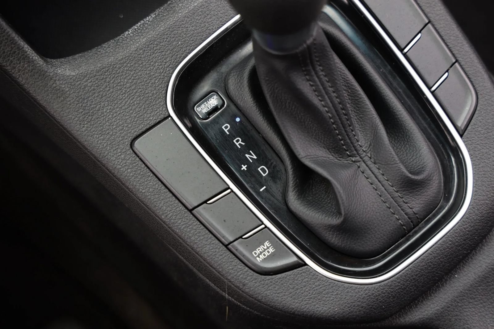Used 2018 Hyundai Elantra GT FWD image 35